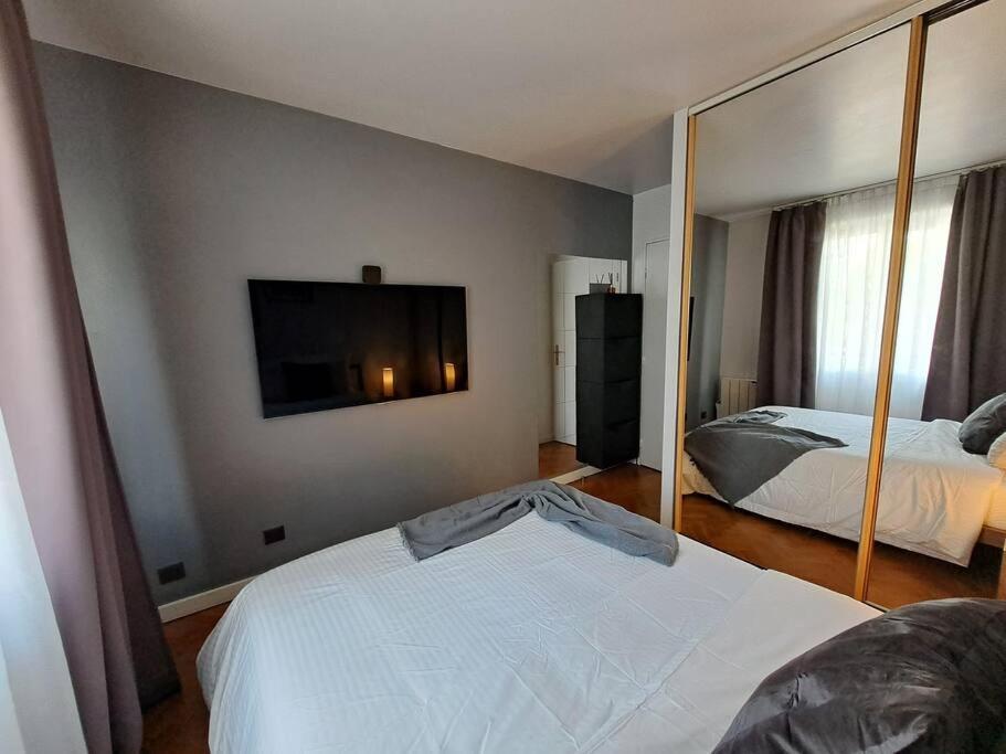 Appartement Aux Portes De Paris Et 5 Minutes Du Metro Charenton-le-Pont Luaran gambar